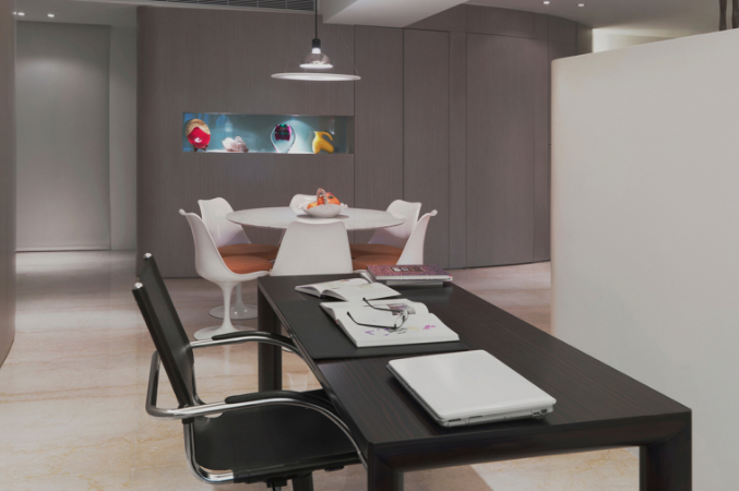 辦公室裝修設(shè)計:選擇合適的辦公桌長度 辦公室裝修設(shè)計:選擇合適的辦公桌長度