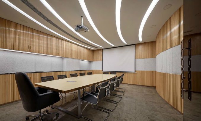 辦公室裝修設(shè)計(jì):會議室選擇方形吸頂燈的效果分析