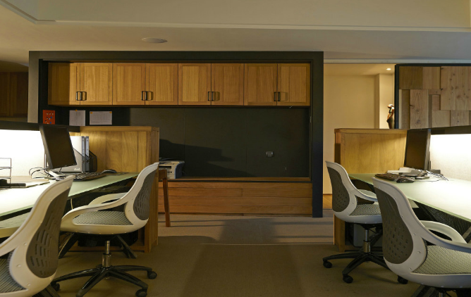 上海辦公室裝修設計：木質踢腳線，打造溫馨雅致辦公空間