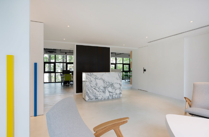 在辦公室裝修設(shè)計(jì)中，如何選購(gòu)合適的地坪漆