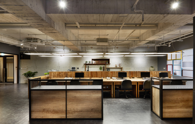 旋轉(zhuǎn)椅成辦公室新寵:舒適與效率并存的裝修設計選擇