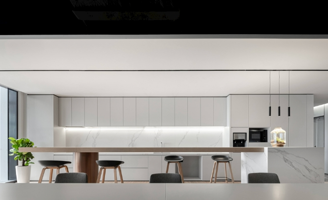 辦公室新裝修設(shè)計(jì)：如何選購平滑型紋理壁紙，打造高端商務(wù)空間