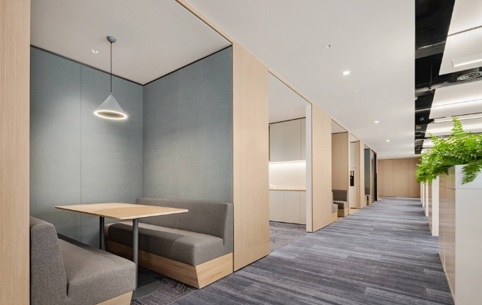 辦公室裝修設(shè)計(jì)：淺黃色地坪漆，打造溫馨高效工作空間